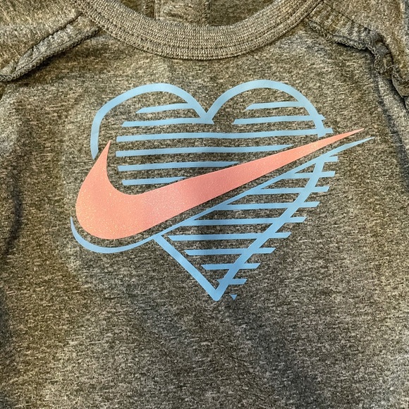 Nike onesie with logo swish size 6 months - Picture 2 of 4